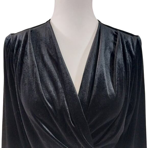 NWT! SOMA! LUXE BLACK STRETCH VELVET FULL LENGTH GOLD TRIMMED SLEEVE ROBE! SZ M - Picture 5 of 12